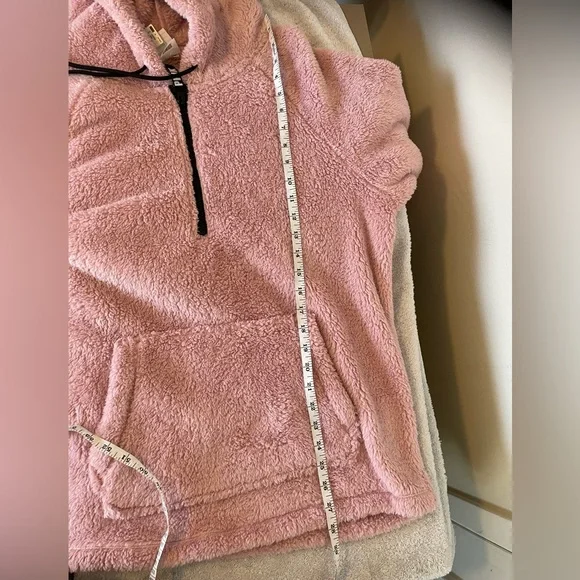 Get ready for Winter! Oversized PINK fleece hoodie - Picture 3 of 7